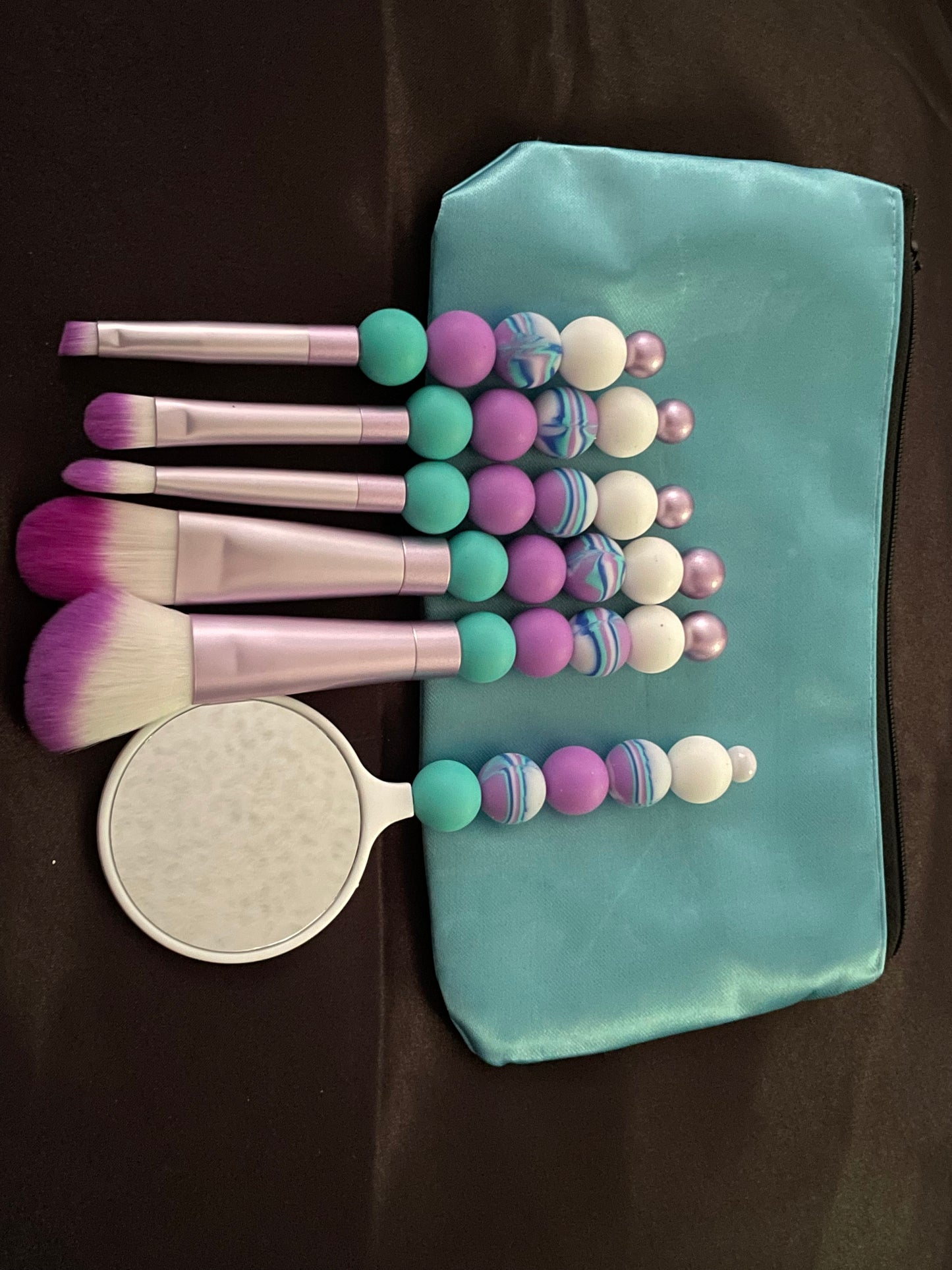 Makeup brush kit with cosmetic bag