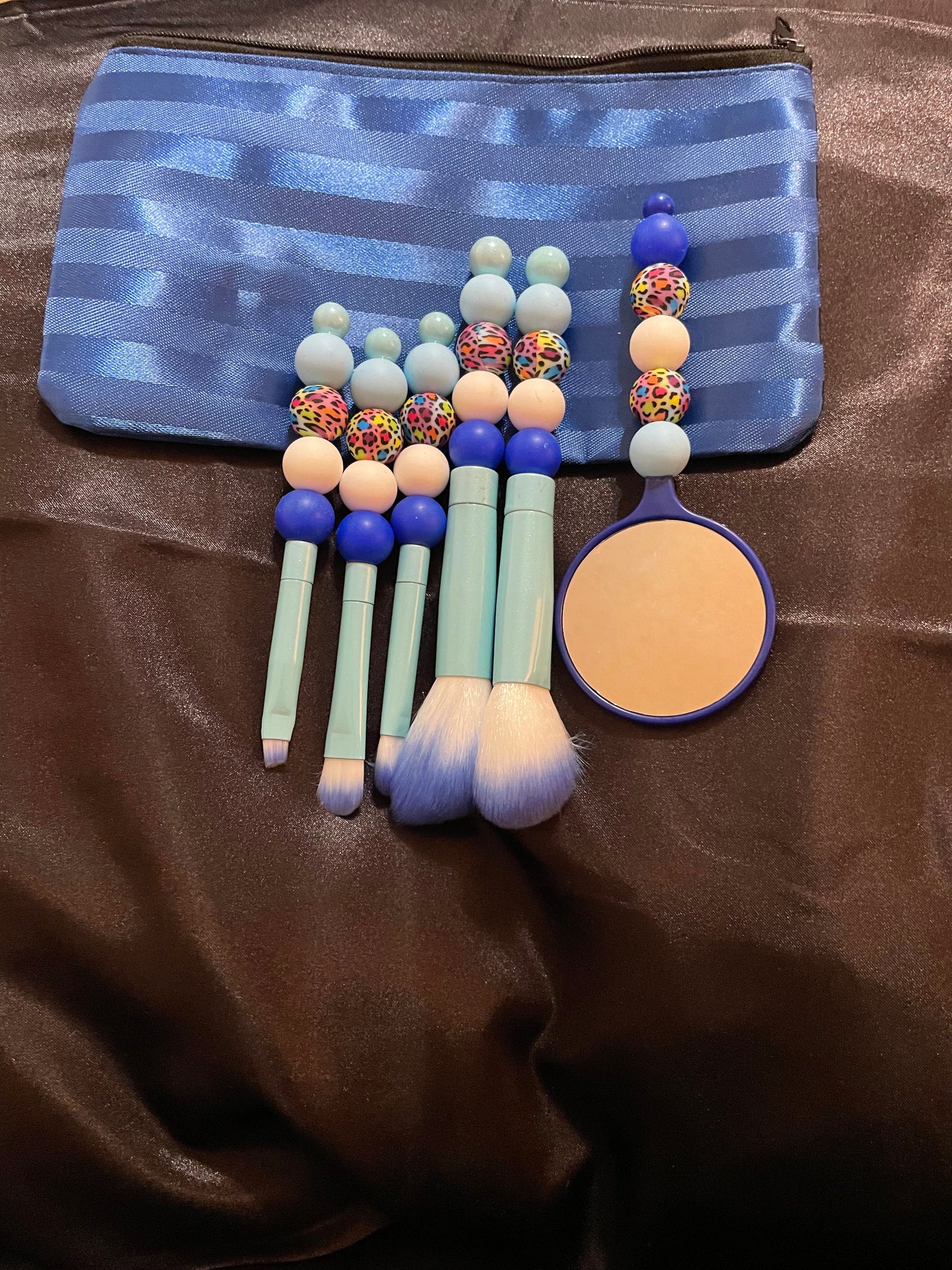 Makeup brush kit with cosmetic bag