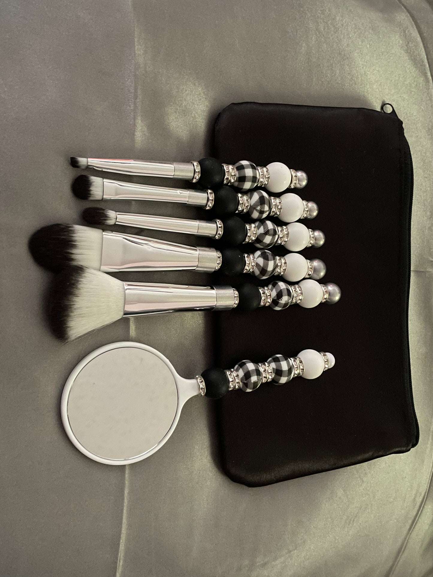 Makeup brush kit with cosmetic bag